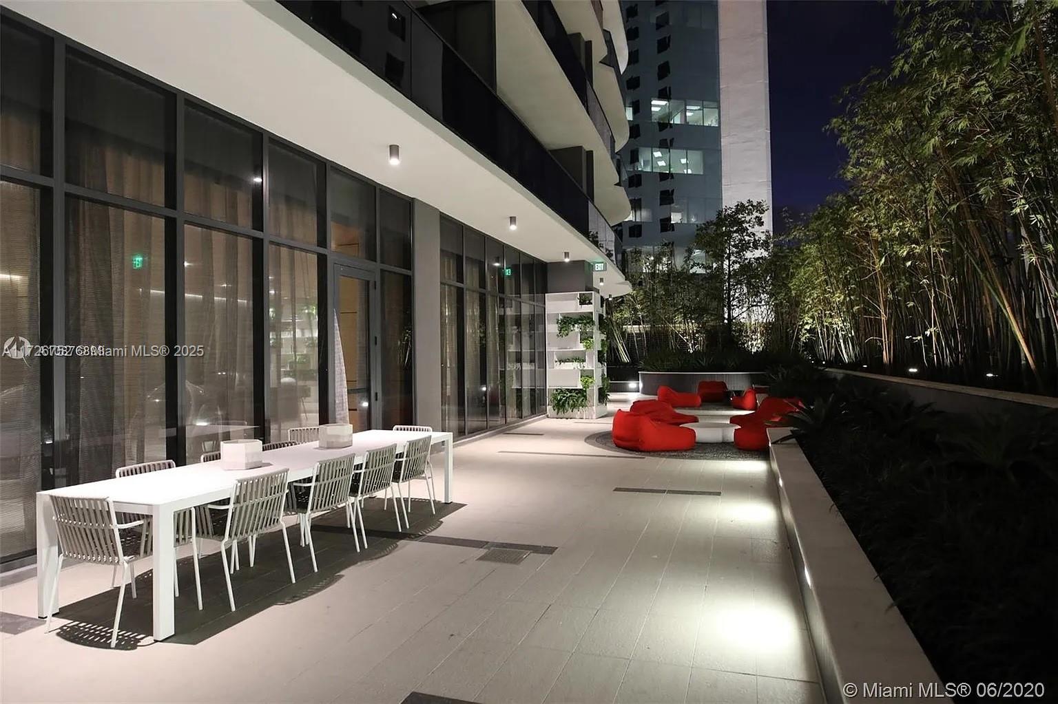 55 SW 9th St #3605, Miami FL 33130