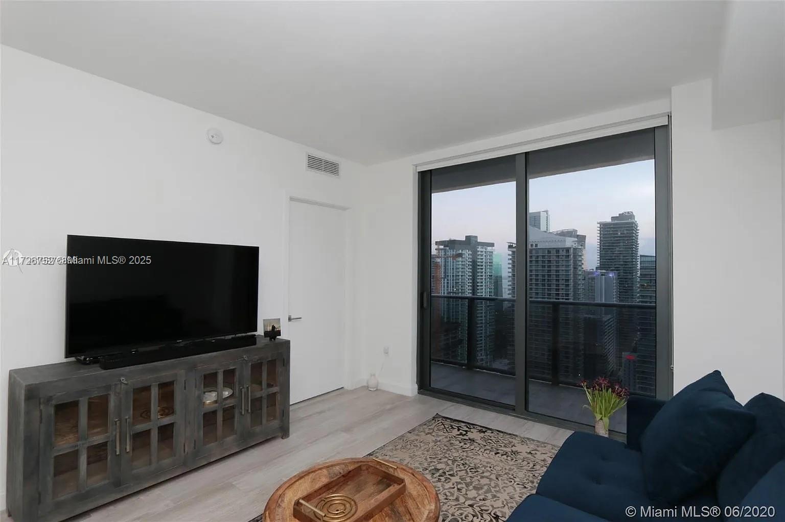 55 SW 9th St #3605, Miami FL 33130