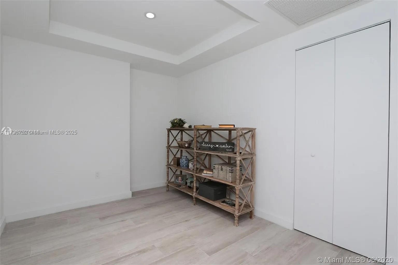 55 SW 9th St #3605, Miami FL 33130