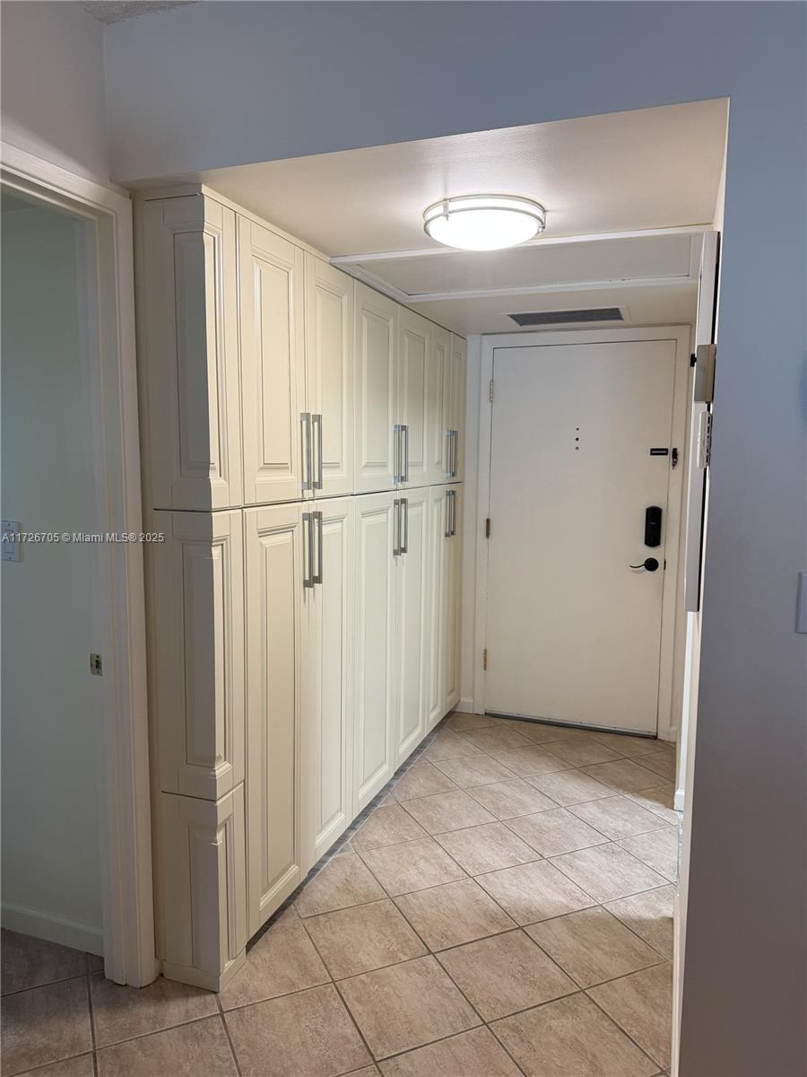 375 SW 56th Ave #201, Margate, Florida image 3