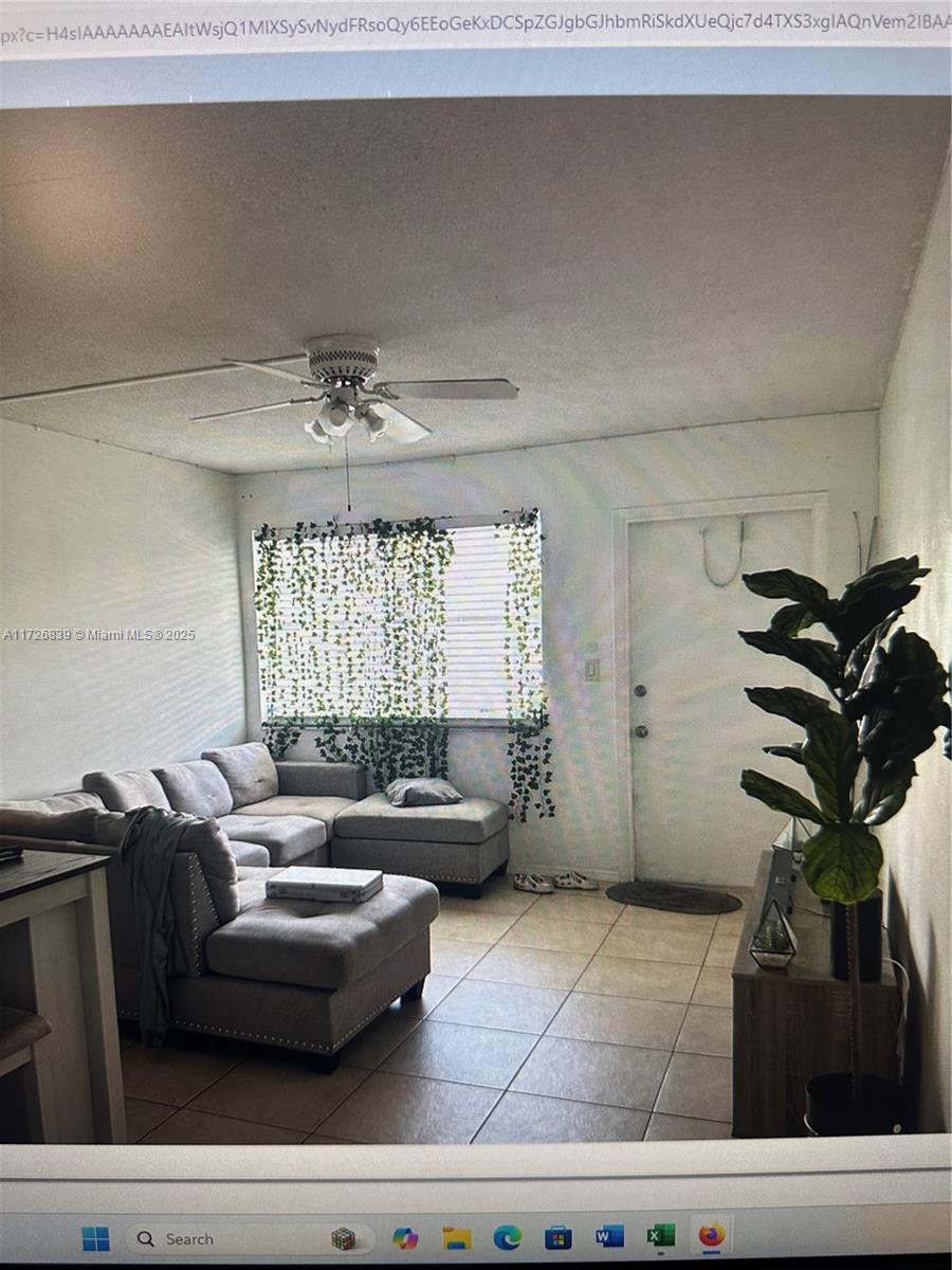 2826 Van Buren St #18, Hollywood, Florida image 3