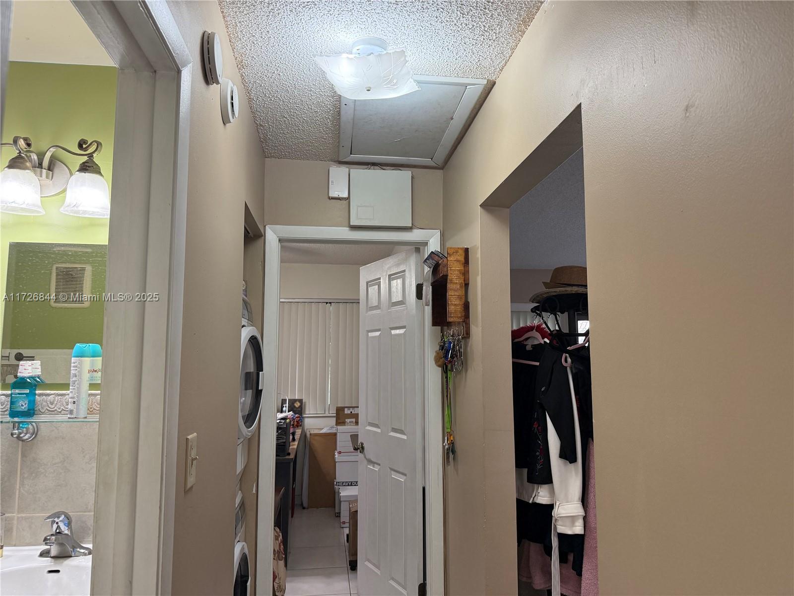 9751 W Daffodil Ln, Miramar, Florida image 15