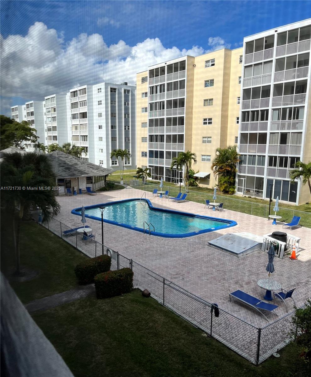 301 NE 14th Ave #306, Hallandale Beach, Florida image 15