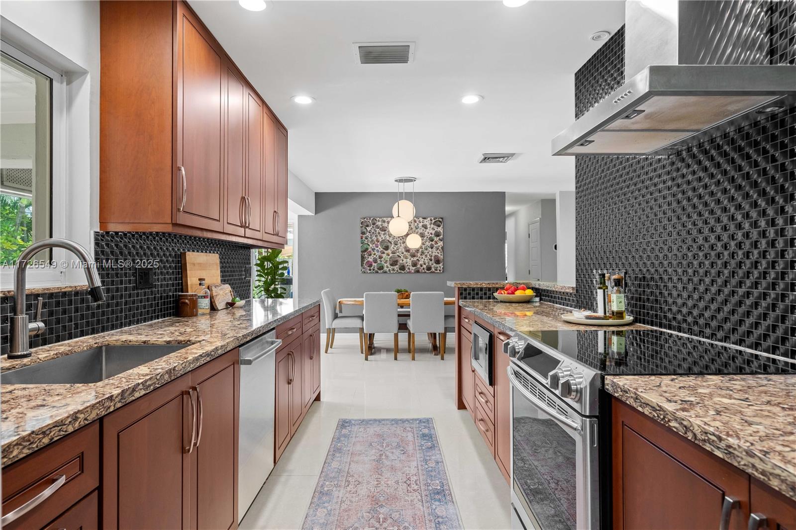 425 NE 29th St, Wilton Manors, Florida image 14