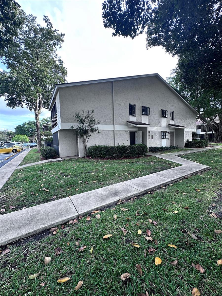 612 Gardens Dr #102, Pompano Beach, Florida image 1