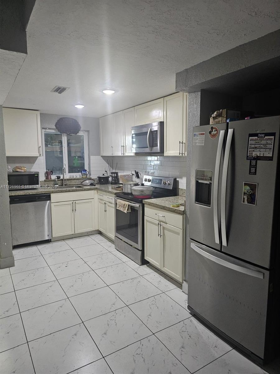 1056 W 44th Ter #49, Hialeah, Florida image 1