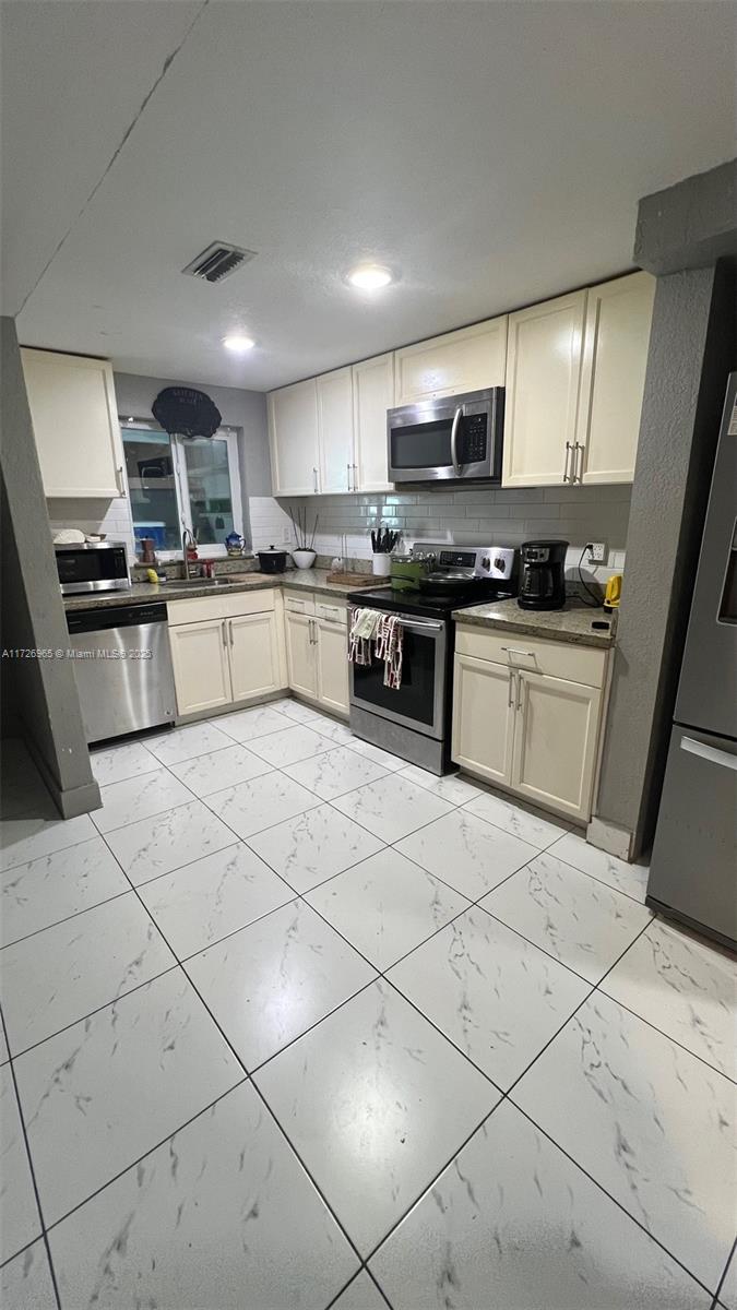 1056 W 44th Ter #49, Hialeah, Florida image 3