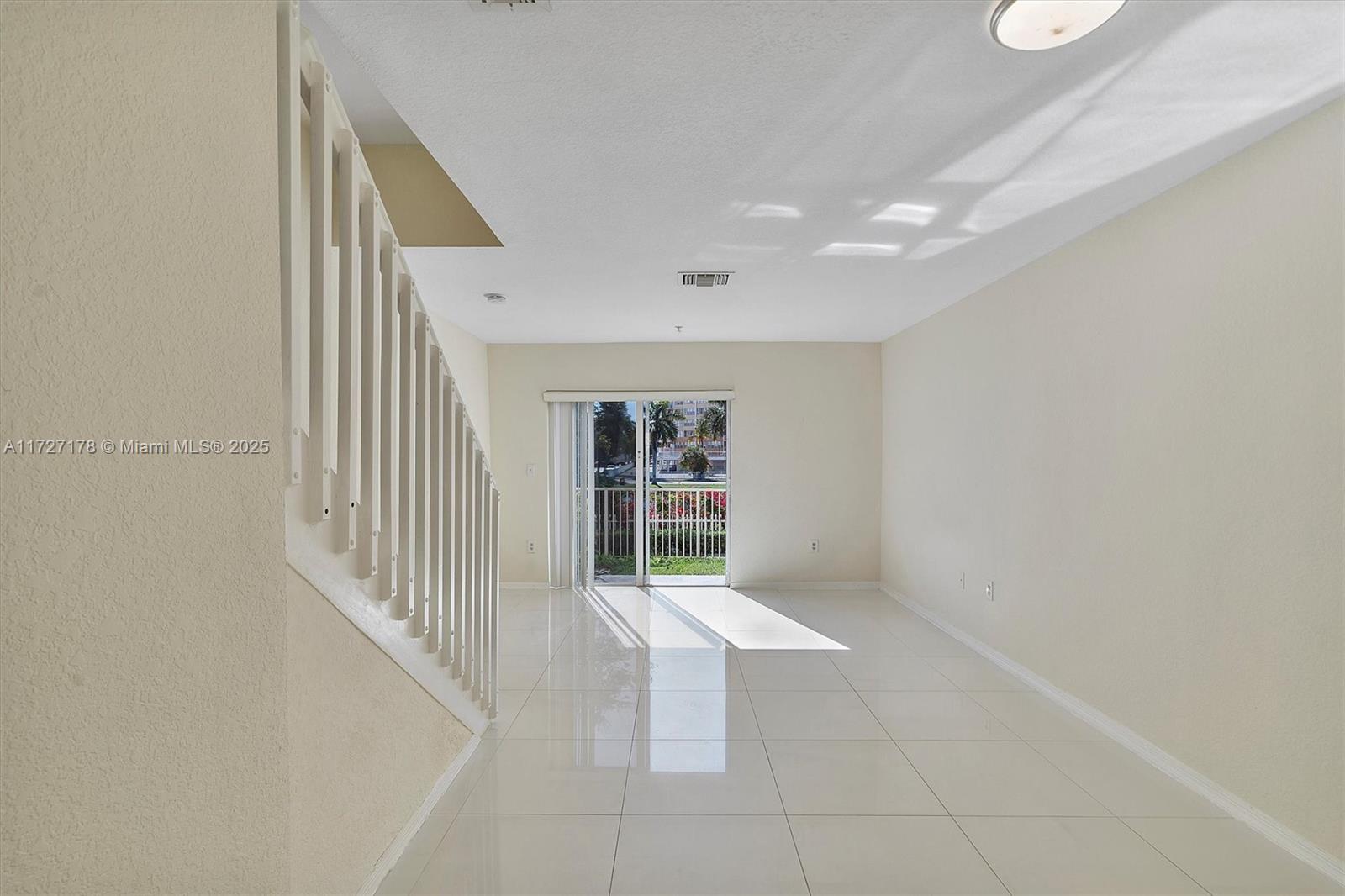 2052 NE 167th St #3-123, North Miami Beach, Florida image 2