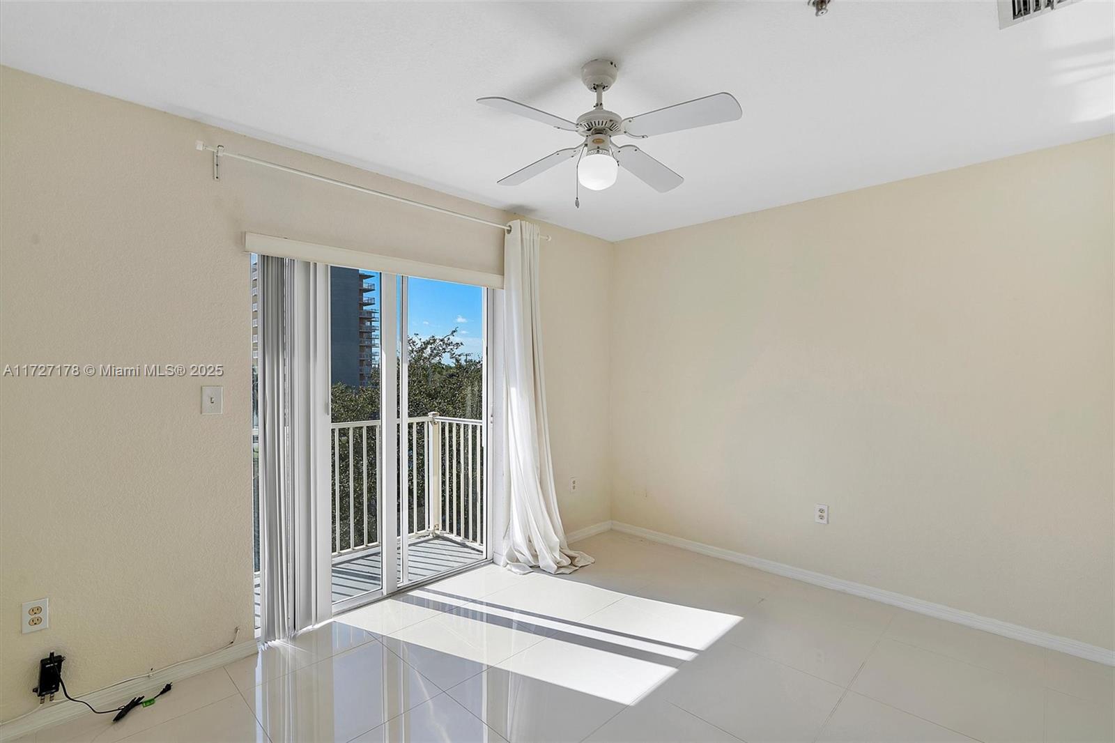 2052 NE 167th St #3-123, North Miami Beach, Florida image 33