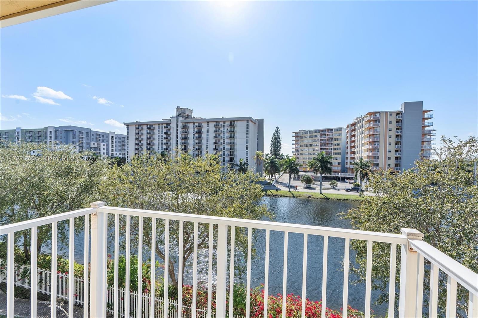 2052 NE 167th St #3-123, North Miami Beach, Florida image 39