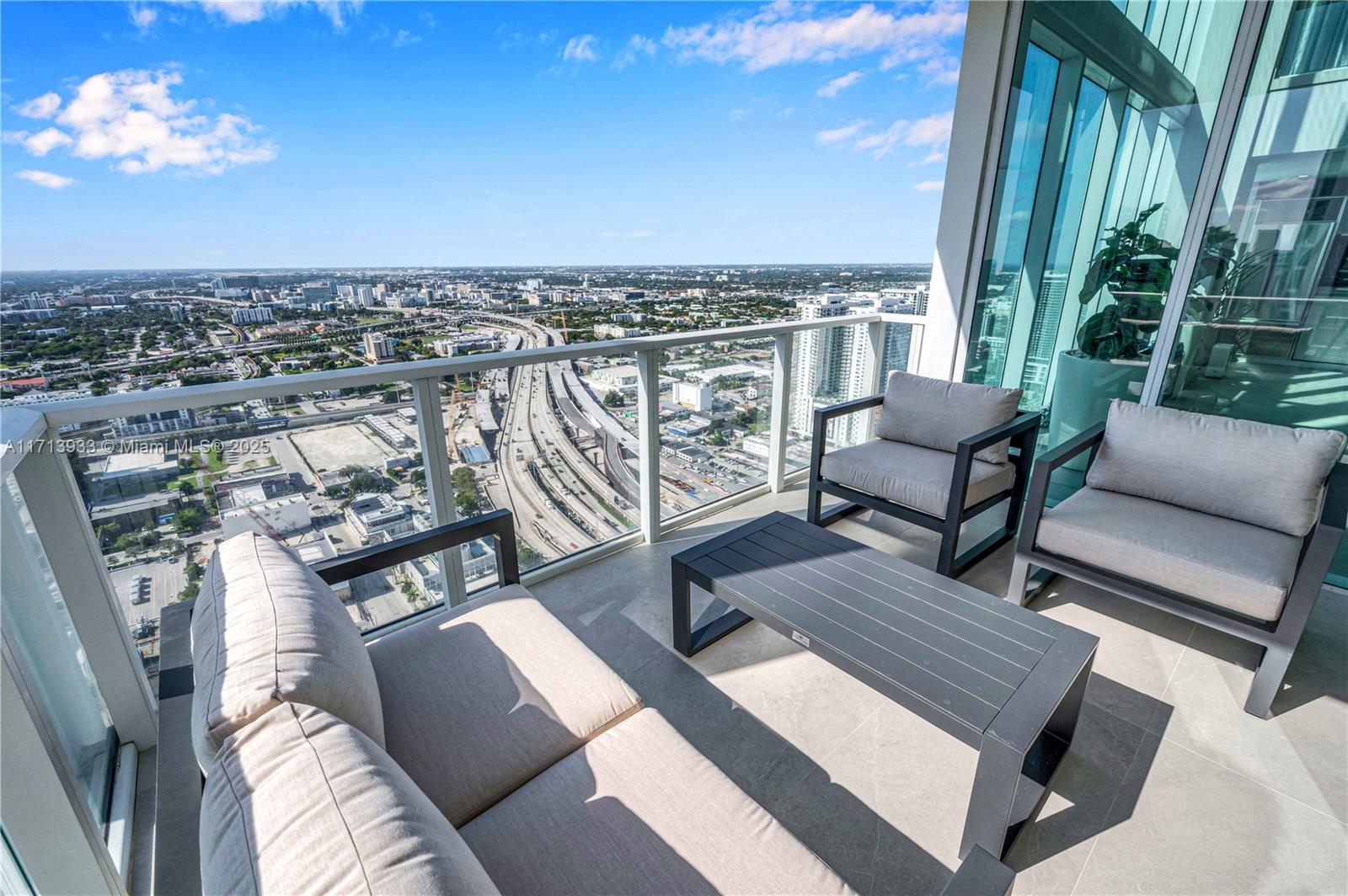 1040 Biscayne Blvd #LPH4407, Miami FL 33132