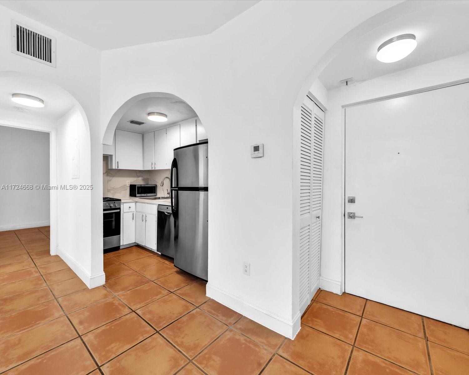 1218 Drexel Ave #304, Miami Beach, Florida image 14