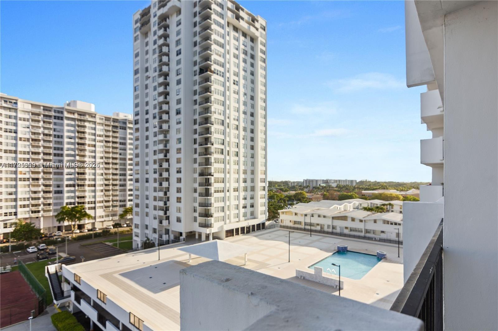 2780 NE 183rd St #814, Aventura, Florida image 2