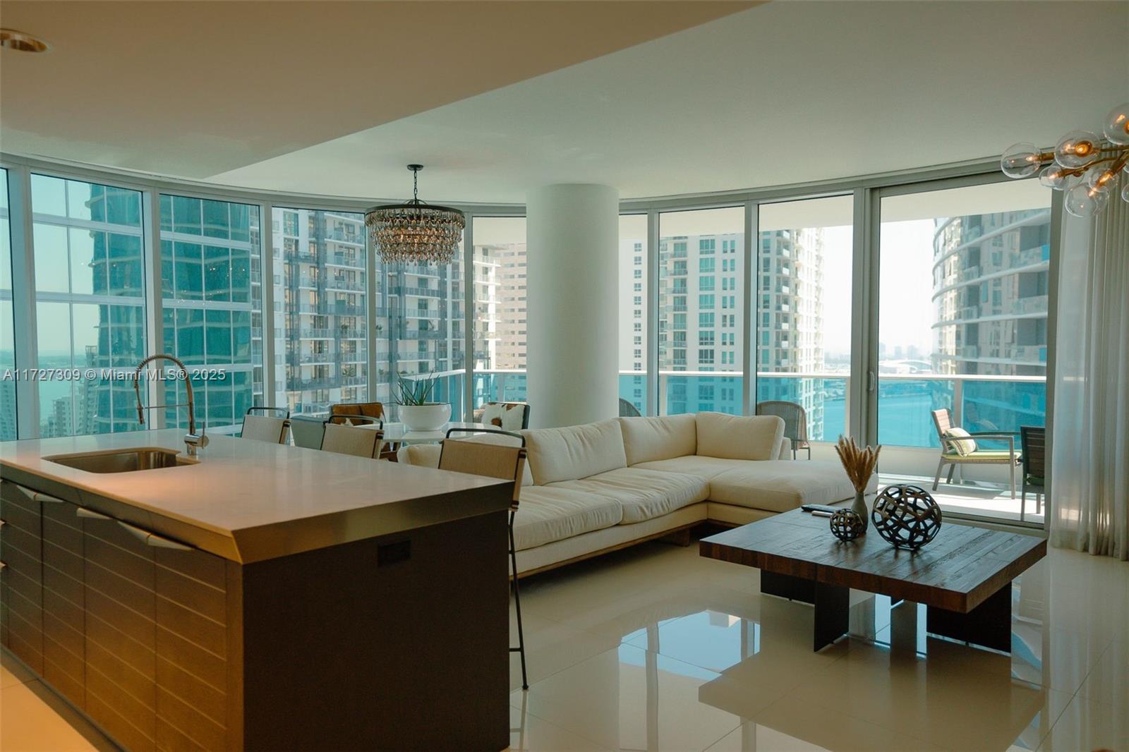 Located in one of the Finest Luxury residences in Downtown ,This unit is Spacious and bright 2 bedrooms with 2.5
bathrooms with floor to ceiling windows, and 3 balconies (an oversized 280sq ft balcony off the living room, and a
private balcony in each room) It offers 180° views of ocean, bay and city. Primary suite with extra large walk-in
closet, jet bath tub and shower, top-of-the-line finishes, porcelain flooring throughout and marble in the
bathrooms. Unit is in perfect condition. Enjoy the famous Miami happy hour by the infinity pool and high end
restaurants such as Zuma, and Area 31. Sophisticated amenities include Exhale fitness center & spa, 2 pools, 24h
concierge and marina access. Unit includes 1 parking space inside garage, additional cars to be valet.