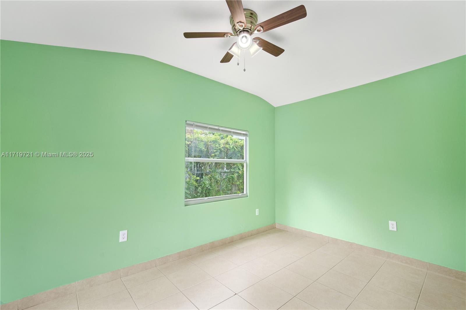 2023 NE 180th St, North Miami Beach, Florida image 27