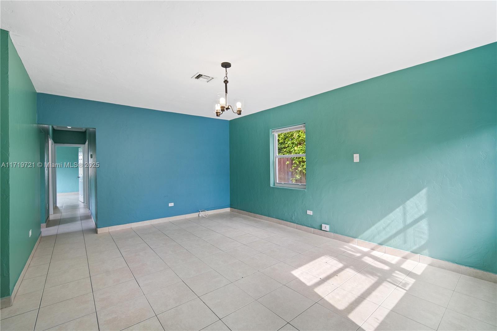 2023 NE 180th St, North Miami Beach, Florida image 4