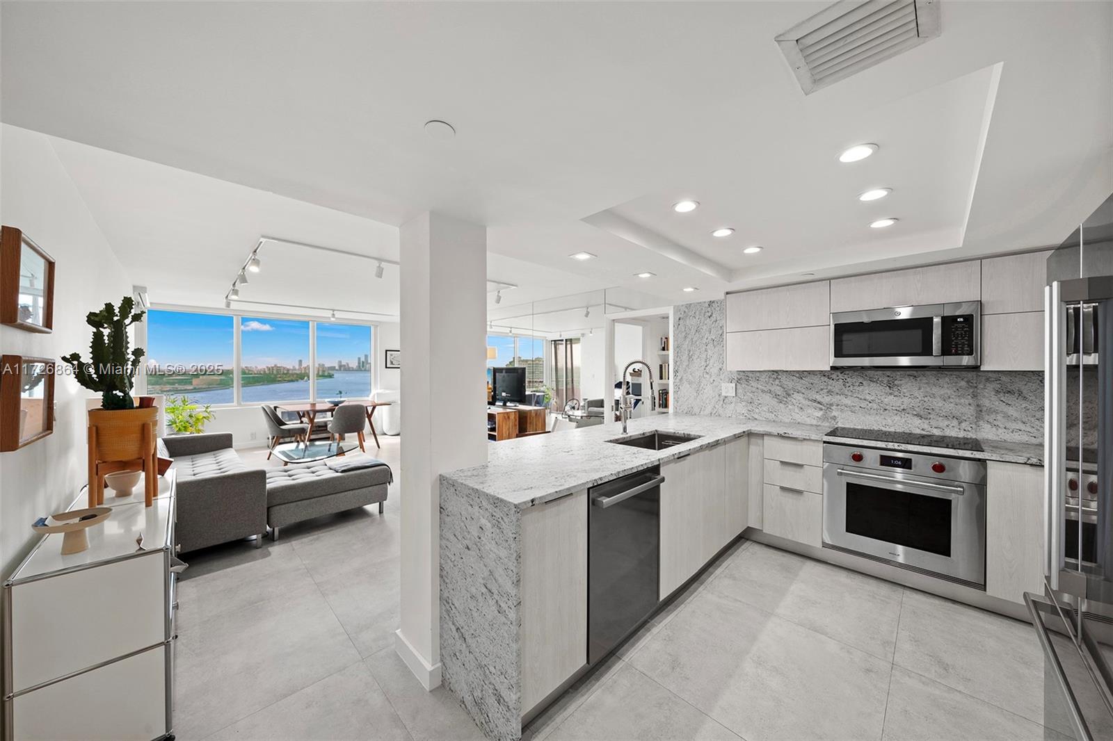 400 S Pointe Dr #1001, Miami Beach FL 33139