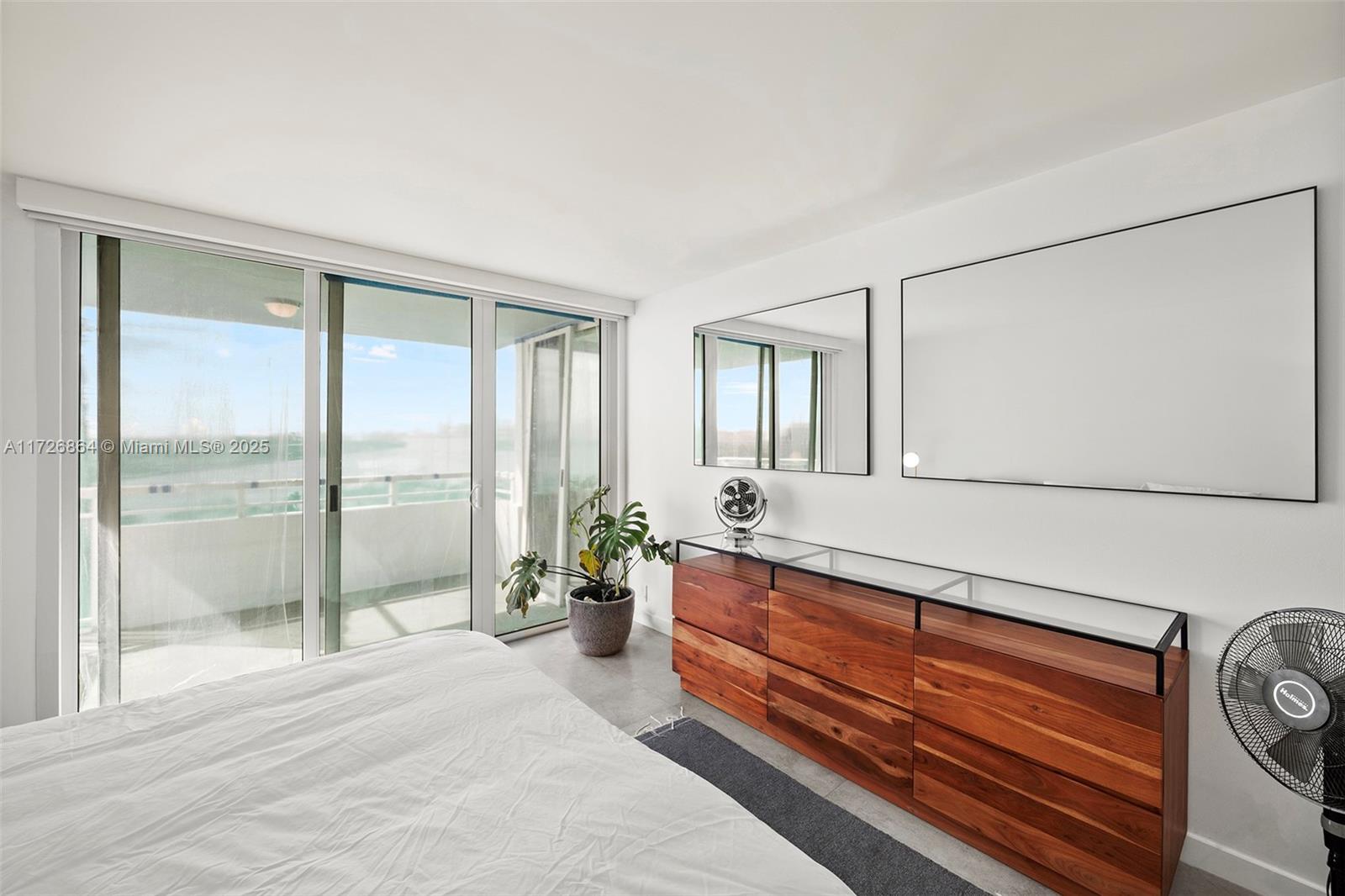 400 S Pointe Dr #1001, Miami Beach FL 33139