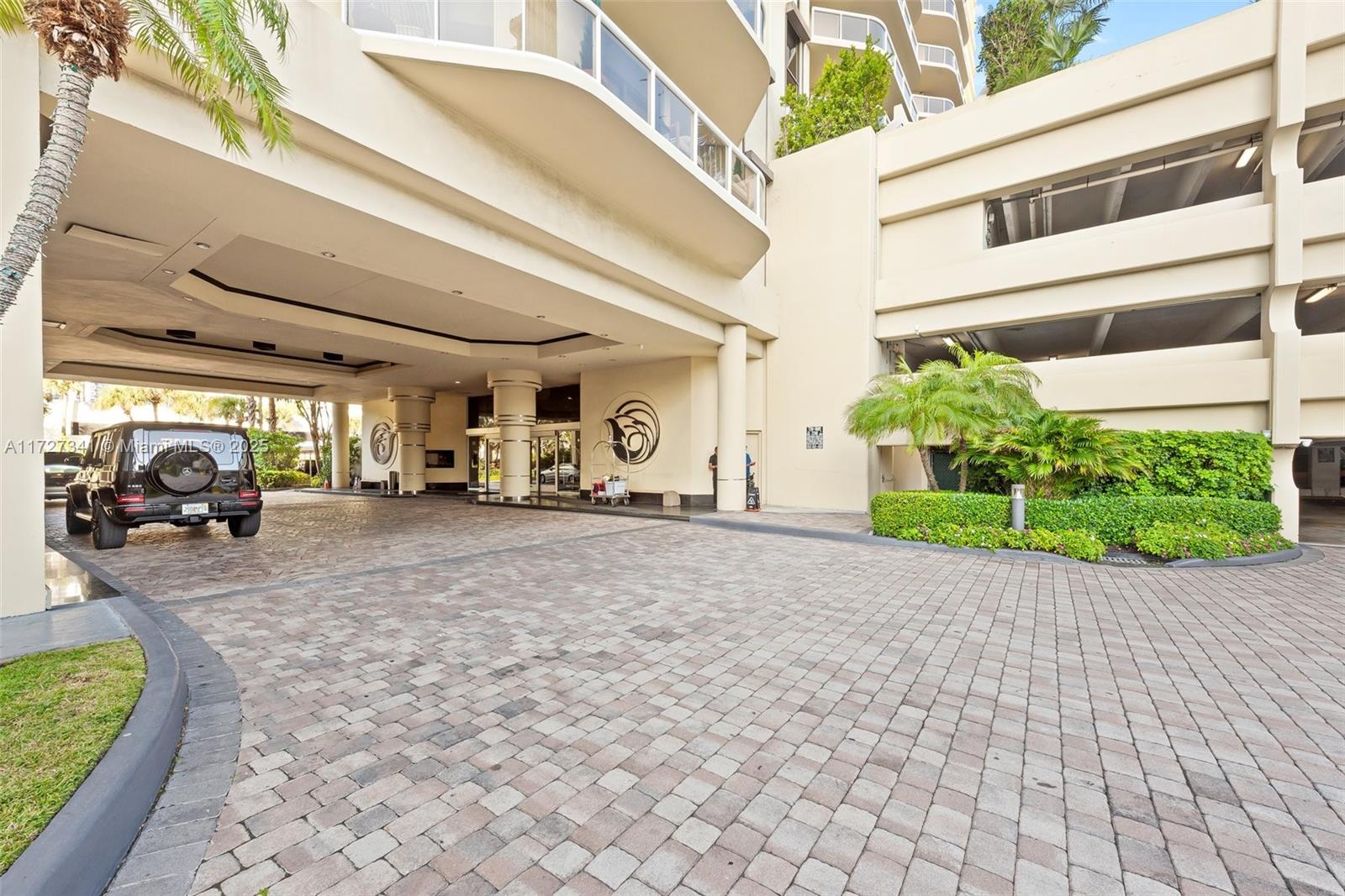 20191 E Country Club Dr #504, Aventura, Florida image 32