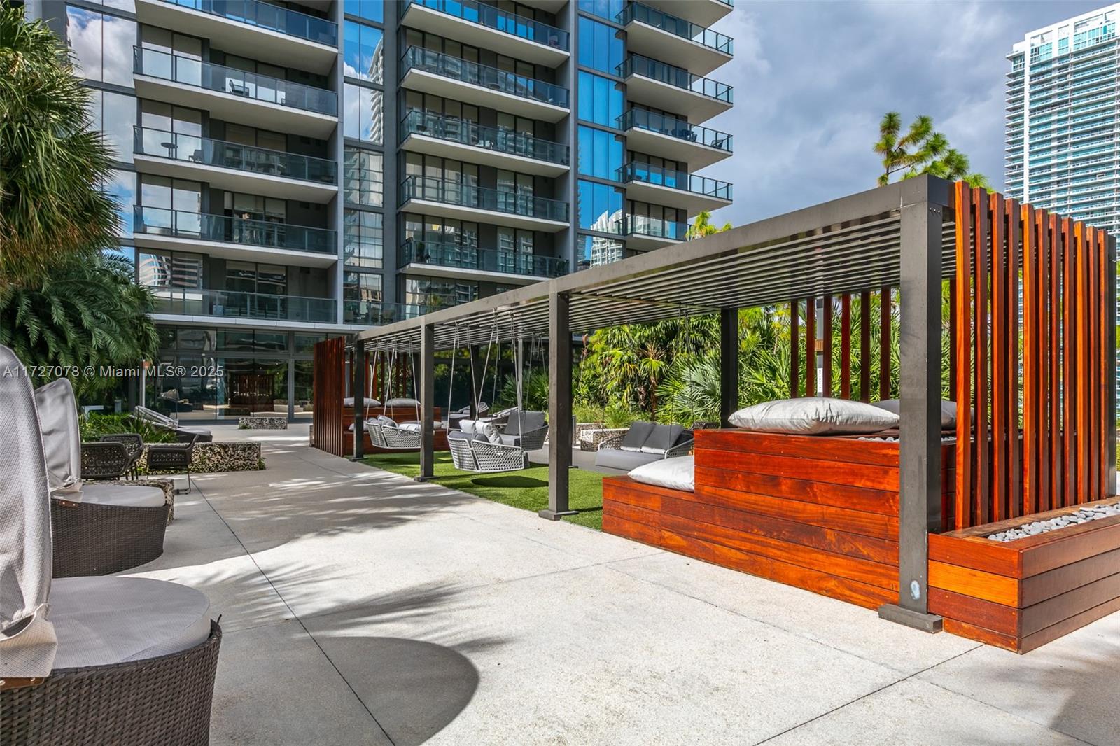 88 SW 7th St #2610, Miami FL 33130