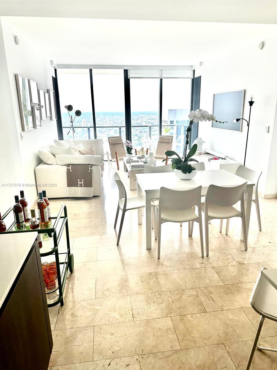 88 SW 7th St #2610, Miami FL 33130