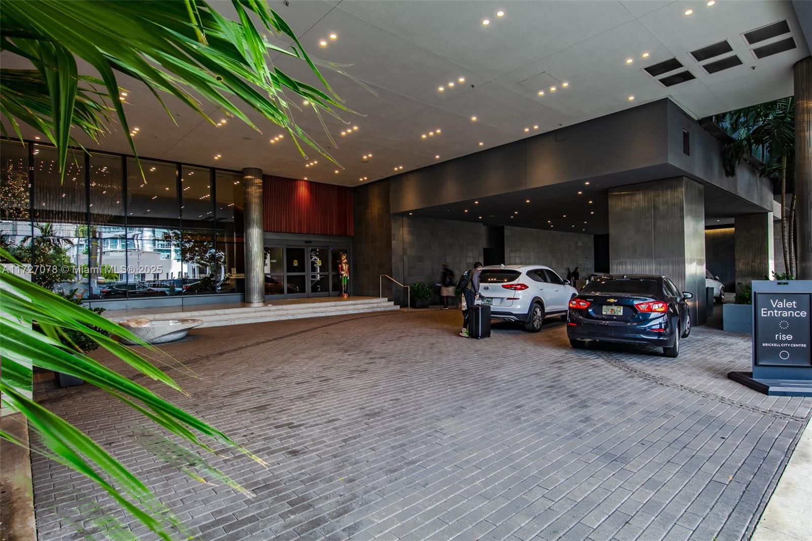 88 SW 7th St #2610, Miami FL 33130
