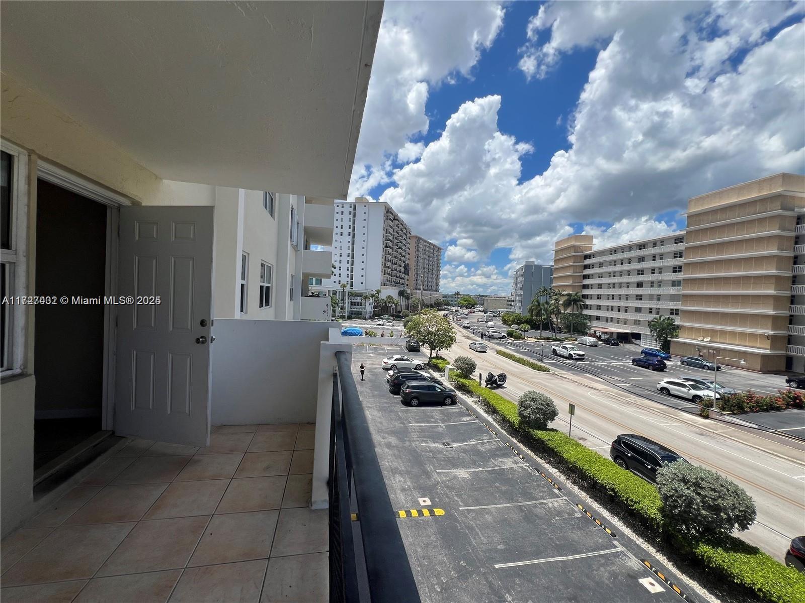 401 Golden Isles Dr #314, Hallandale Beach, Florida image 11