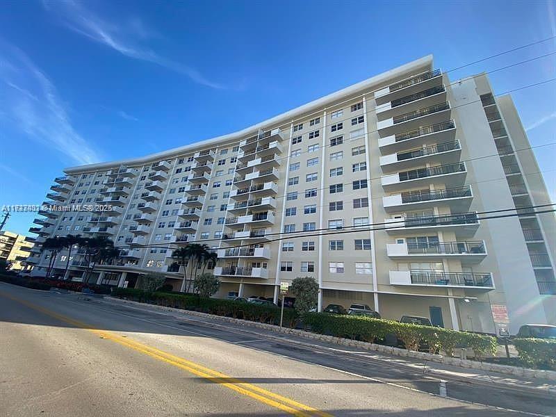 401 Golden Isles Dr #314, Hallandale Beach, Florida image 19