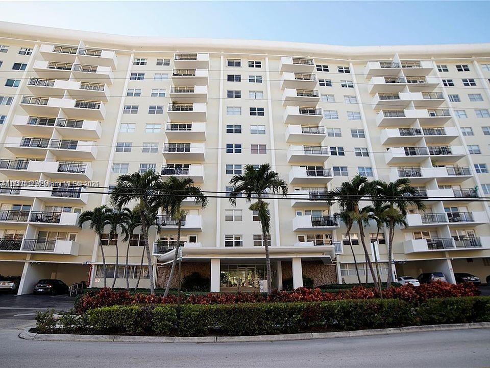 401 Golden Isles Dr #314, Hallandale Beach, Florida image 2