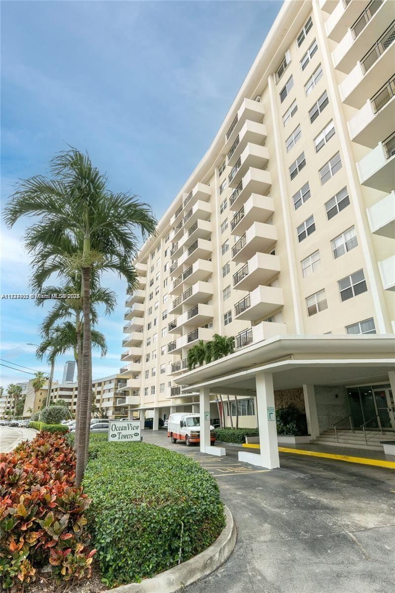 401 Golden Isles Dr #314, Hallandale Beach, Florida image 21