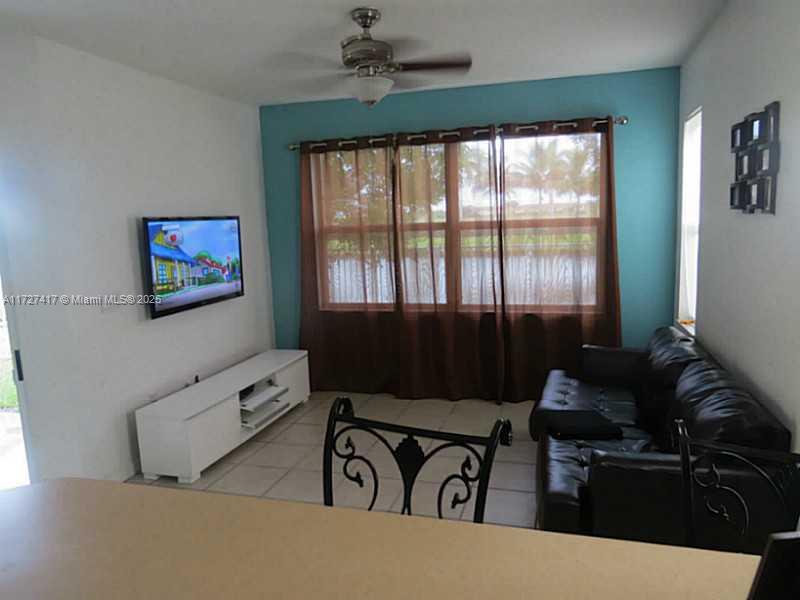 3736 NE 9 Ct, Homestead, Florida image 5