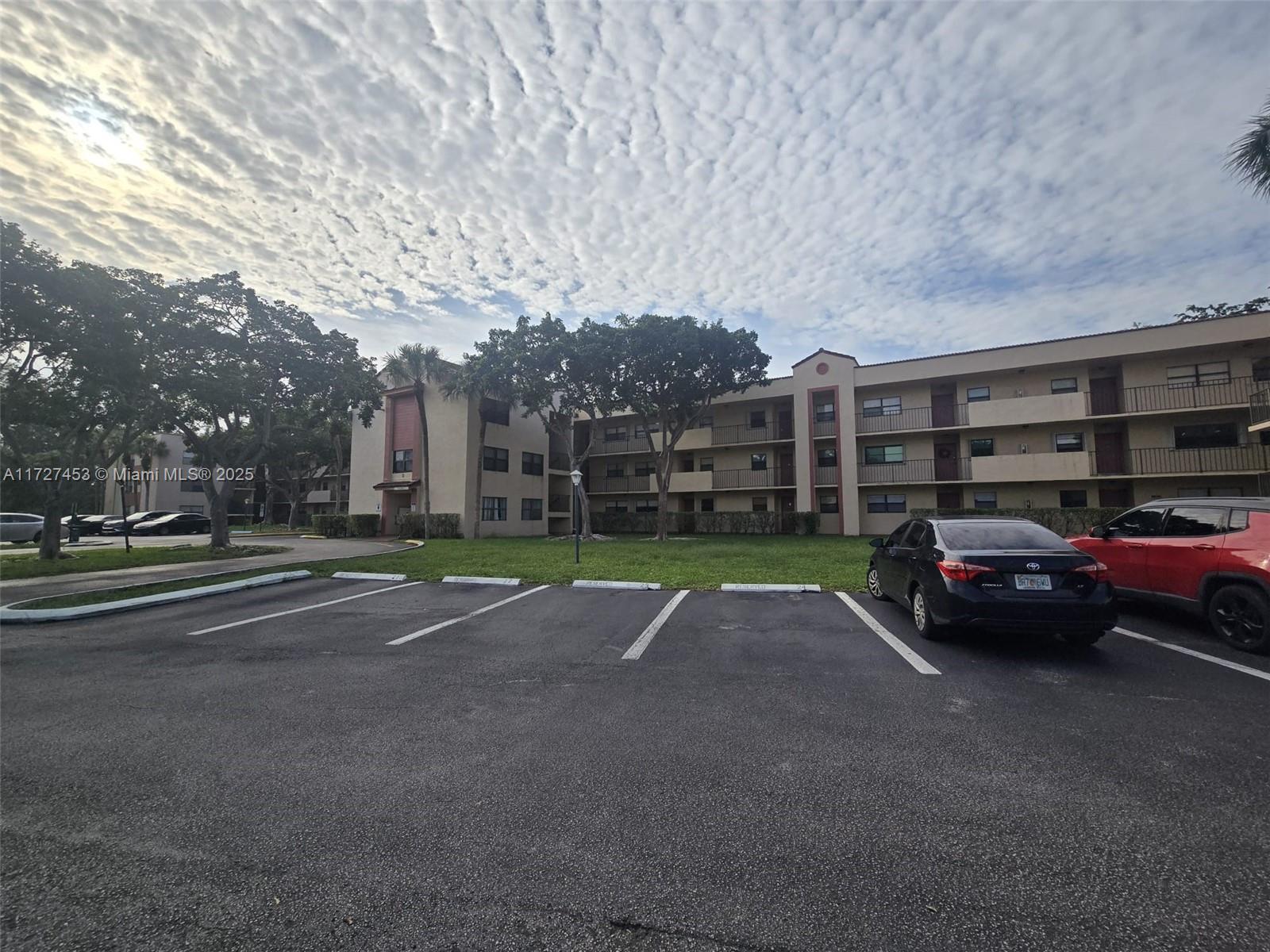 3396 Foxcroft Rd #113, Miramar, Florida image 1