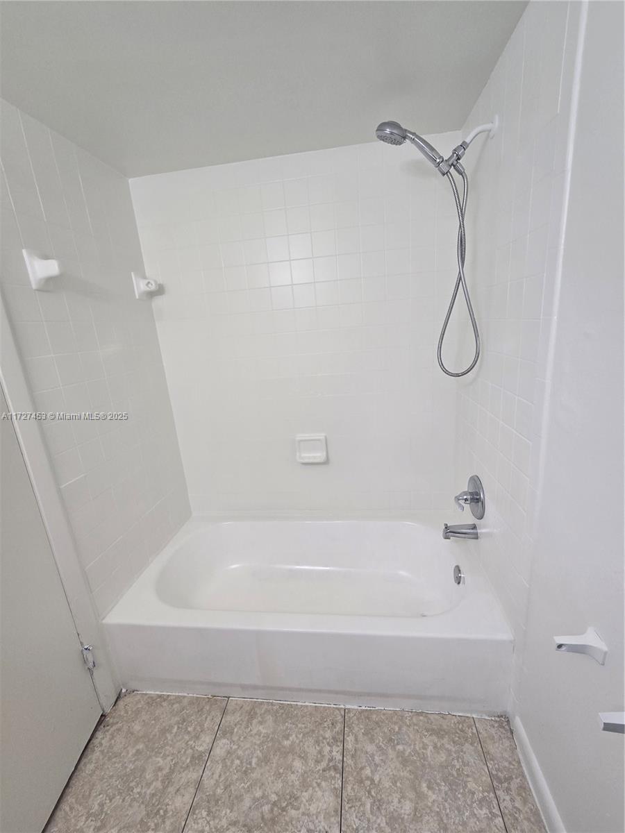 3396 Foxcroft Rd #113, Miramar, Florida image 27