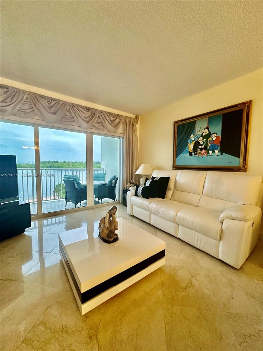 300 Bayview Dr #402, Sunny Isles Beach, Florida image 11