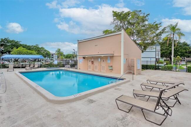 8330 Sands Point Blvd #N308, Tamarac, Florida image 13