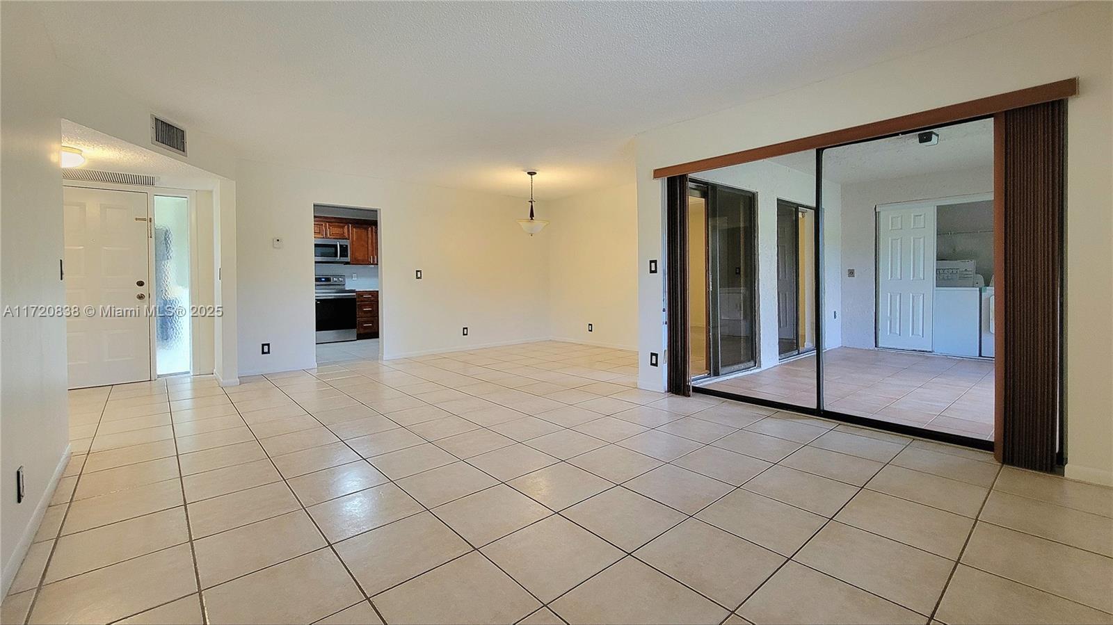 3319 Cocoplum Cir #3305, Coconut Creek, Florida image 7