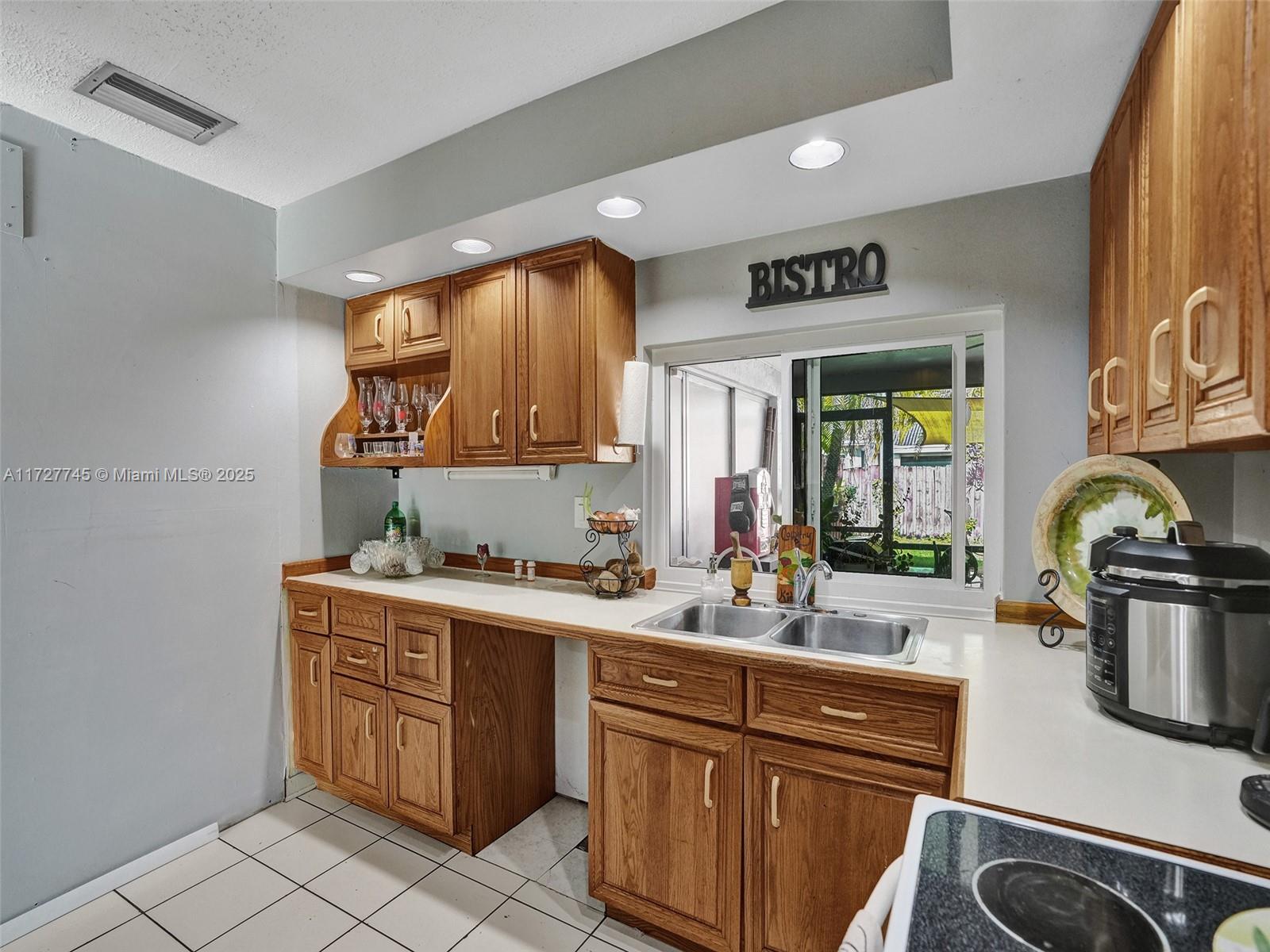 580 Eastwood Ln, Weston, Florida image 16