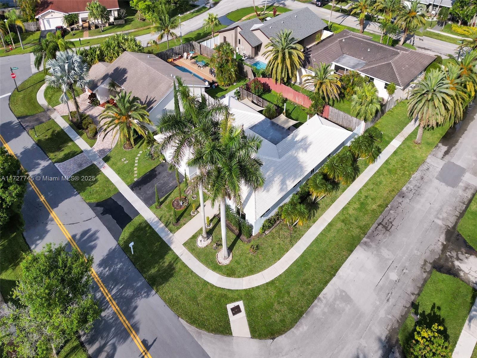 580 Eastwood Ln, Weston, Florida image 45