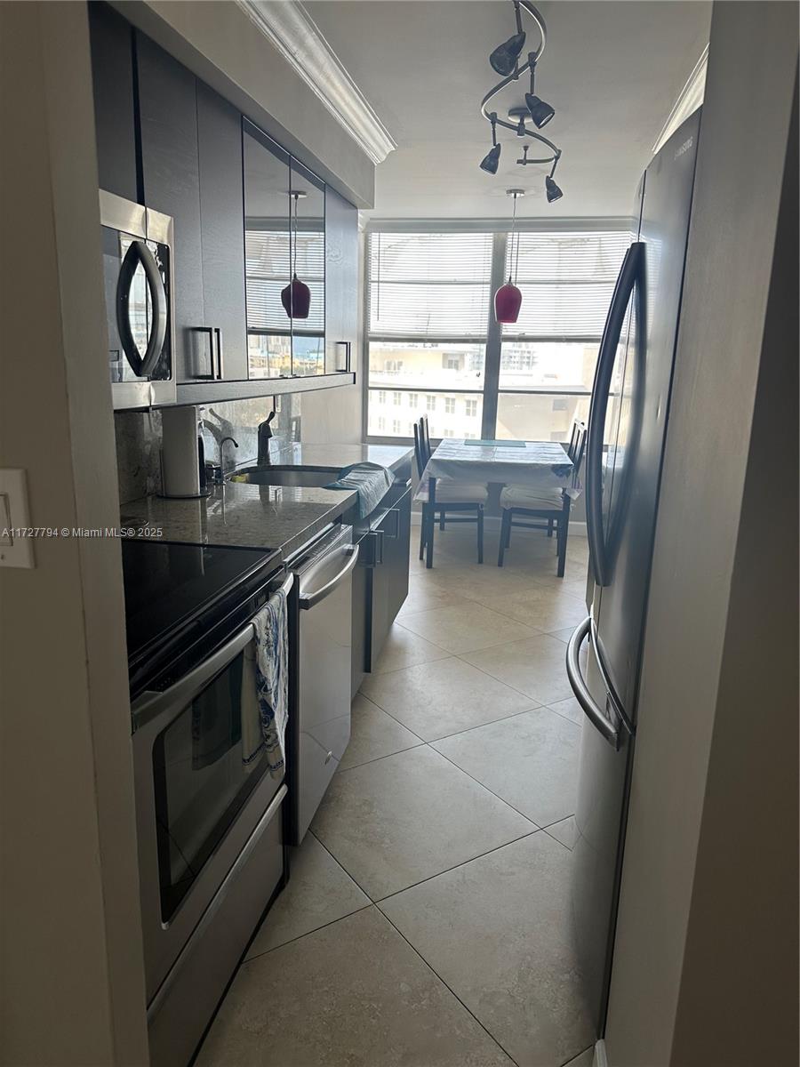 231 174th St #902, Sunny Isles Beach, Florida image 3