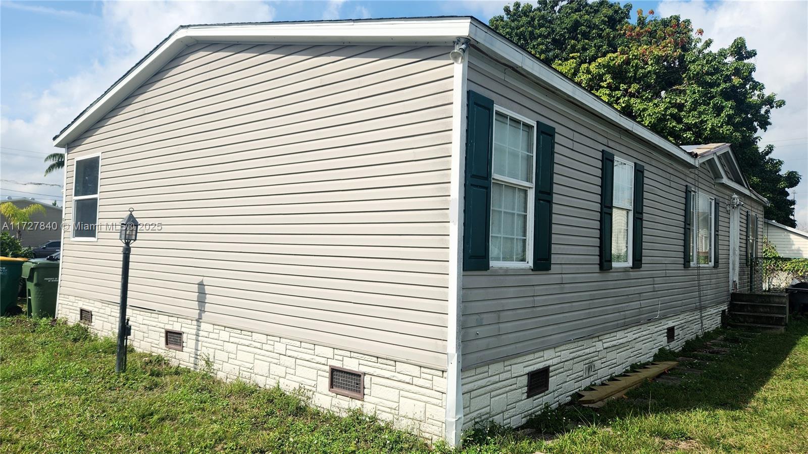 Investor special located in the City of Homestead. This manufactured home is 1456 sqft total area featuring 3 bedroom and 2 bathrooms. This is a cash only deal. Complete rehab needed. Handyman special, priced to sell. Sold as-is.