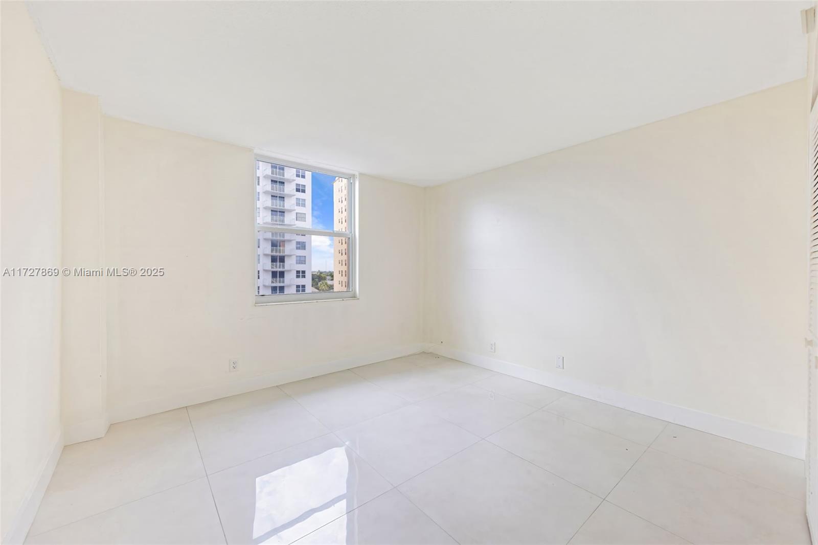 430 Golden Isles Dr #707, Hallandale Beach, Florida image 7