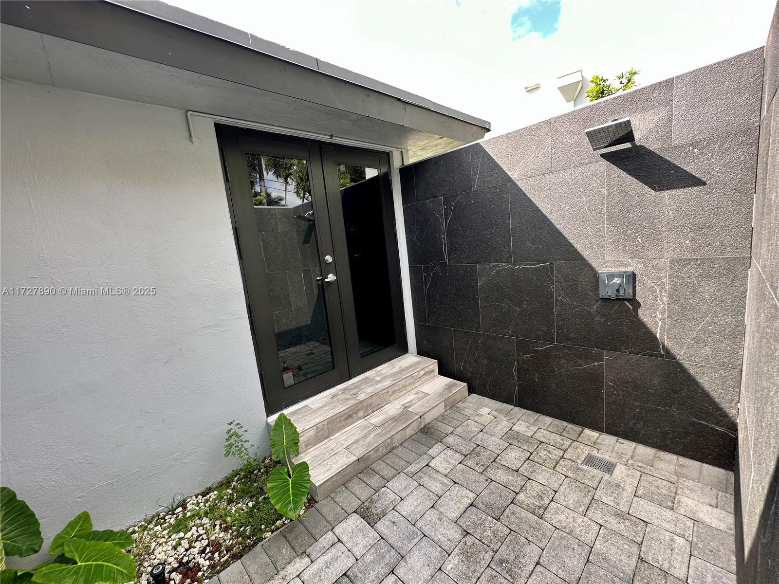 513 NW 30th St, Wilton Manors, Florida image 12