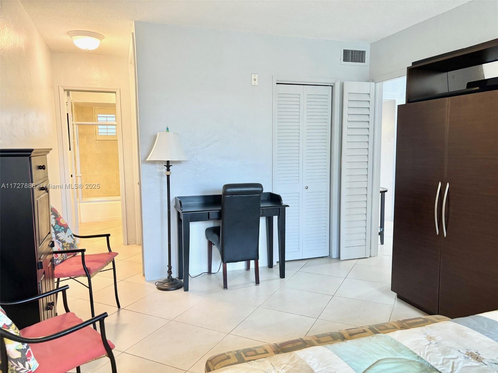 2600 Diana Dr #318, Hallandale Beach, Florida image 23