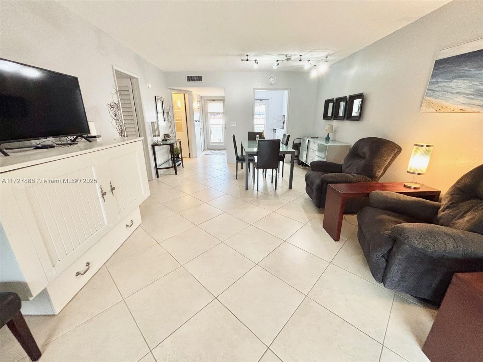 2600 Diana Dr #318, Hallandale Beach, Florida image 9