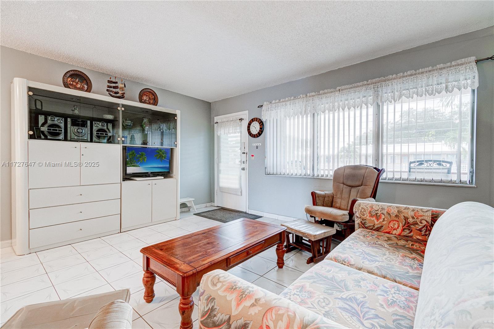 800 SW 10th Ter #20T, Hallandale Beach, Florida image 3