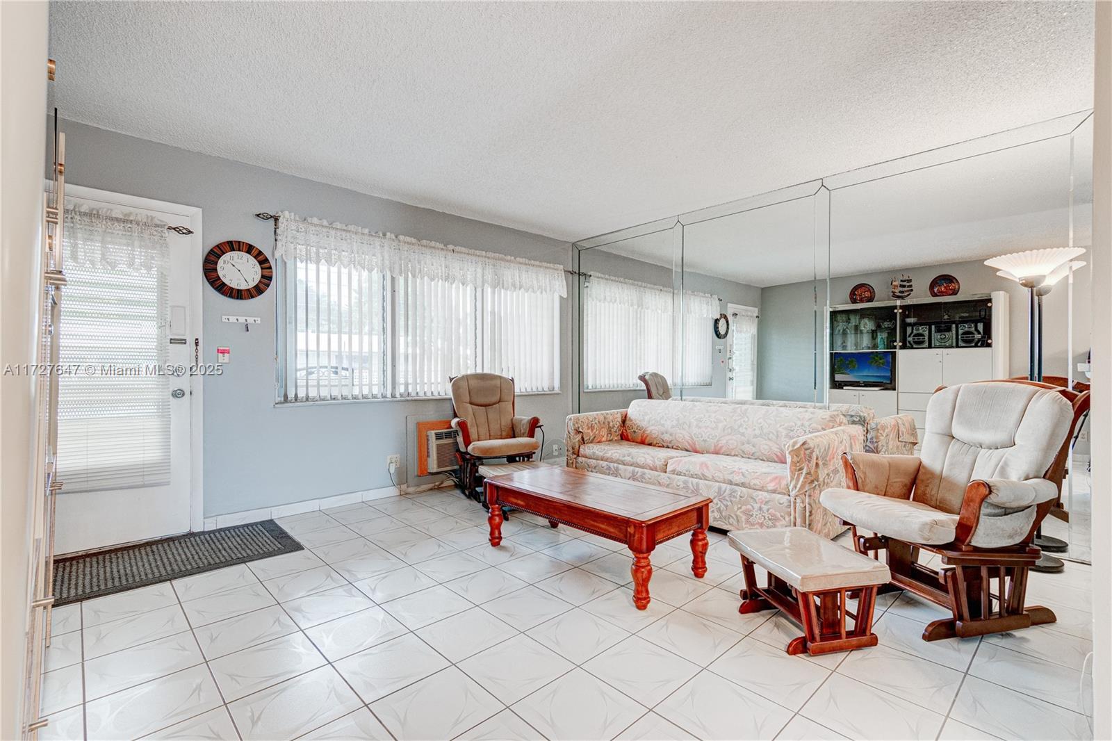 800 SW 10th Ter #20T, Hallandale Beach, Florida image 4