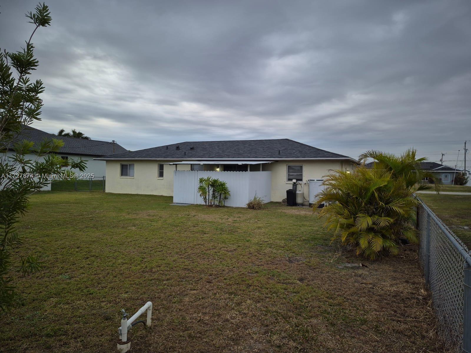 1019 SW 7 Place, Cape Coral, Florida image 4