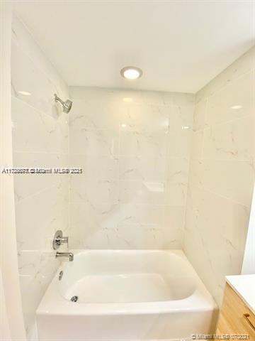 16385 Biscayne Blvd #702, North Miami Beach, Florida image 7