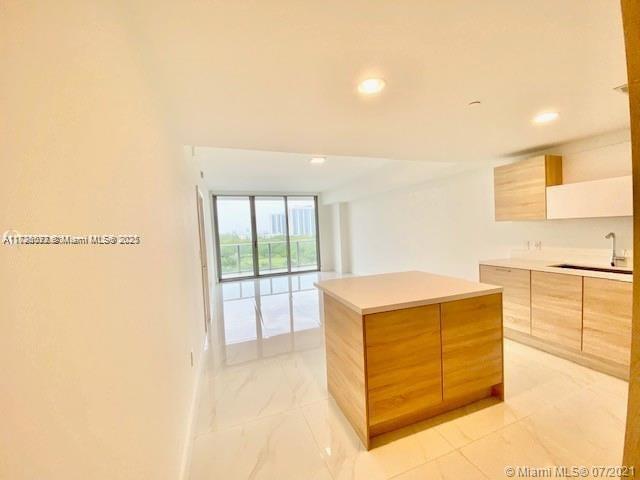 16385 Biscayne Blvd #702, North Miami Beach, Florida image 9