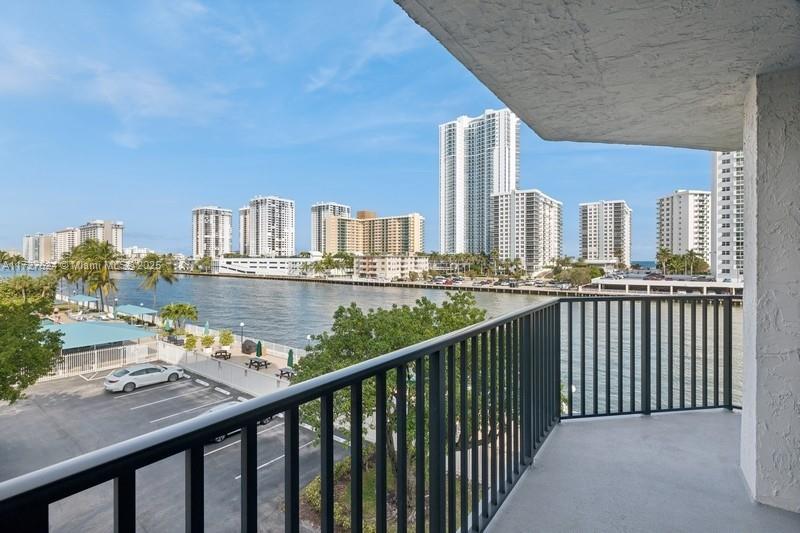 800 Parkview Dr #421, Hallandale Beach, Florida image 22